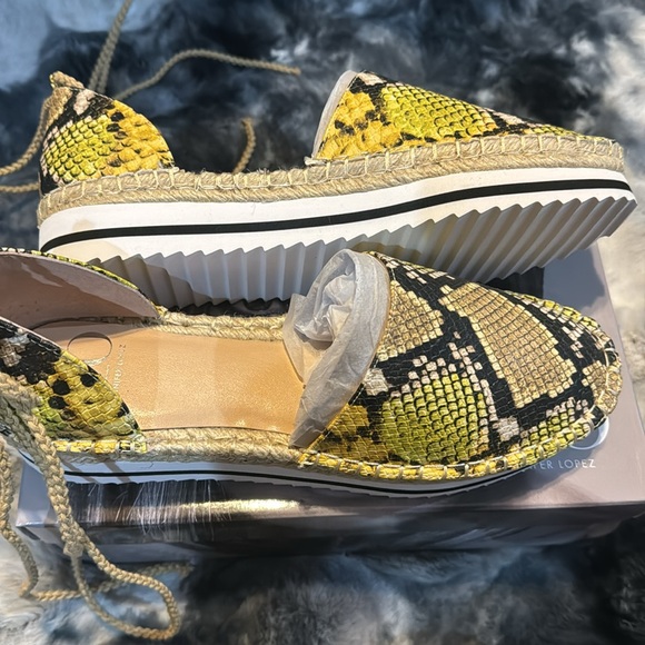 NWT Jennifer Lopez Size 10 Yellow Multi Snake Print Tie Around The Leg Slip On - Picture 8 of 9